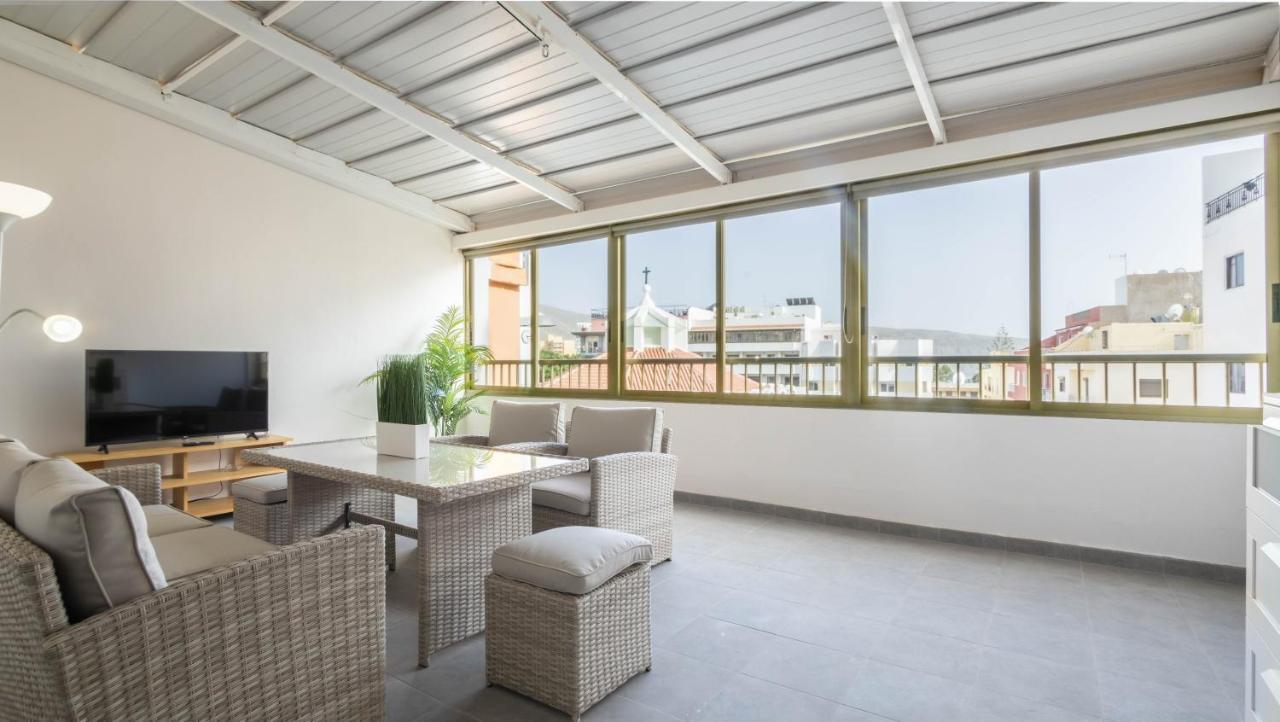 Apartamentos En El Centro De Los Cristianos 아로나 외부 사진